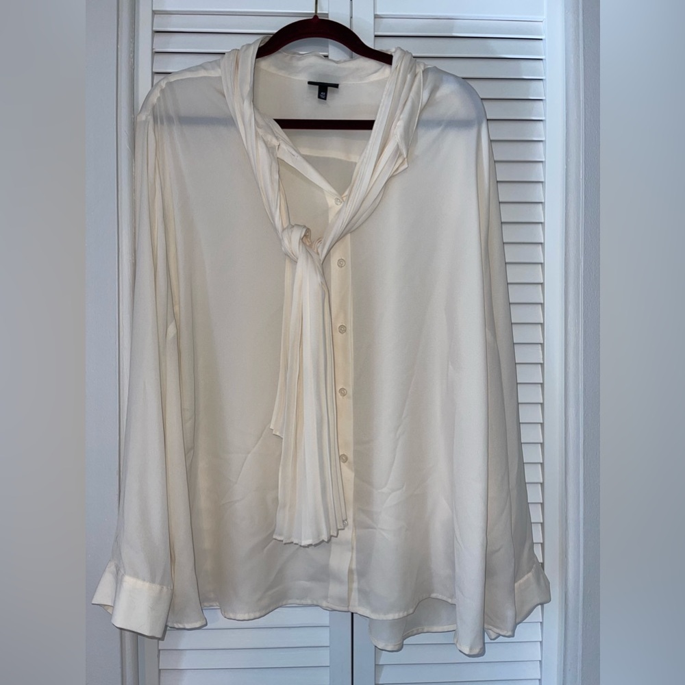 NWOT Who What Wear tie blouse